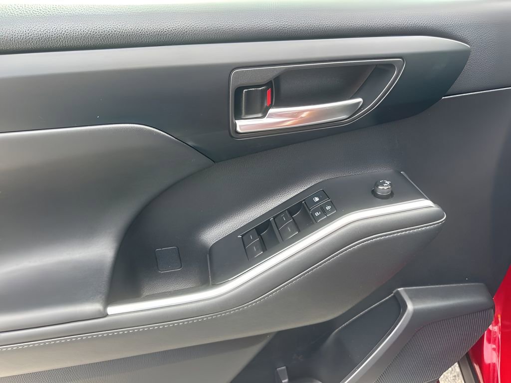 Used 2021 Toyota Highlander XSE image 25