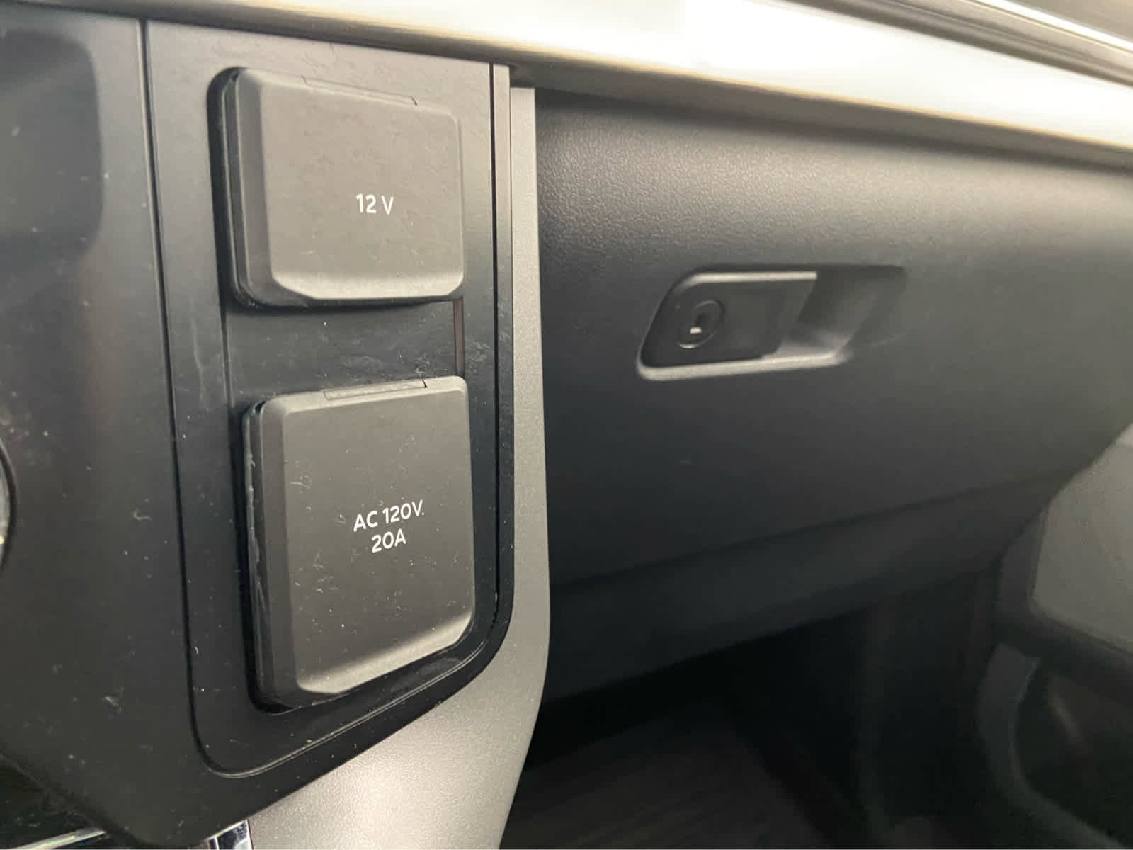 Used 2023 Ford F150 Lariat w/ Equipment Group 502A High image 34