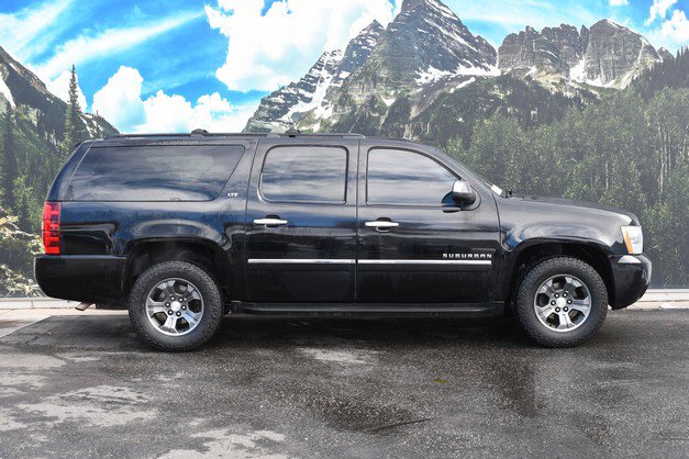 Used 2013 Chevrolet Suburban LTZ image 2