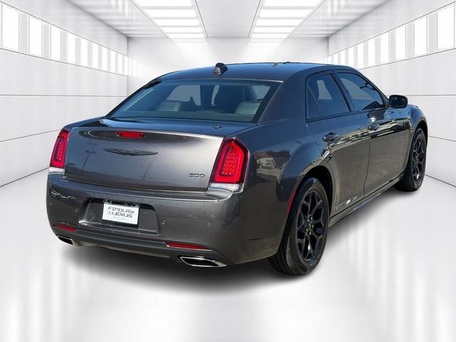 Used 2022 Chrysler 300 Touring L w/ Comfort Group image 5