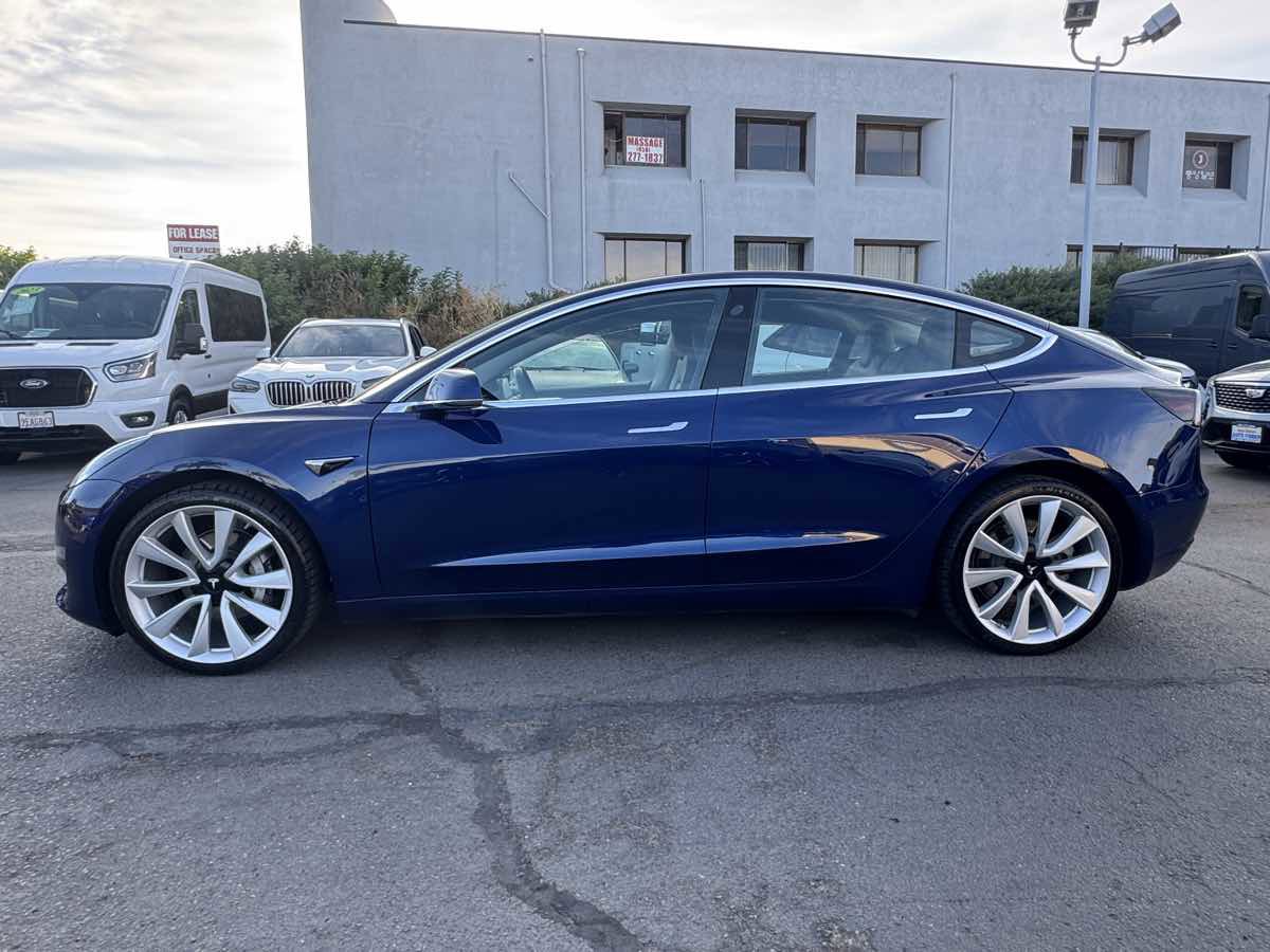 Used 2018 Tesla Model 3 image 8