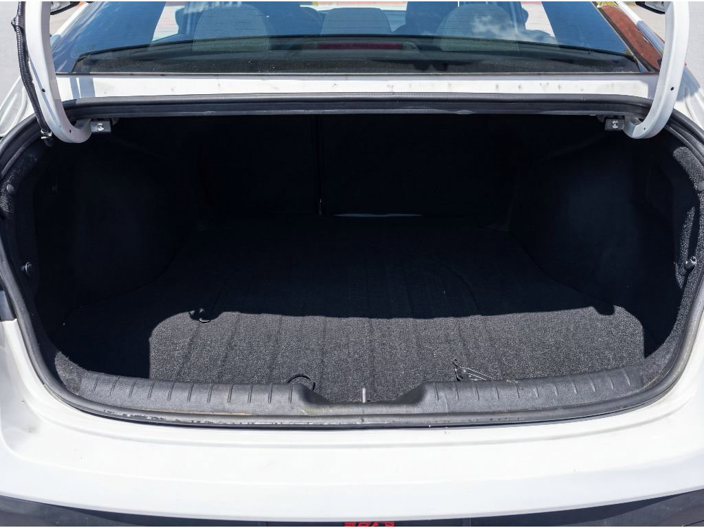 Used 2025 Hyundai Elantra Blue image 29