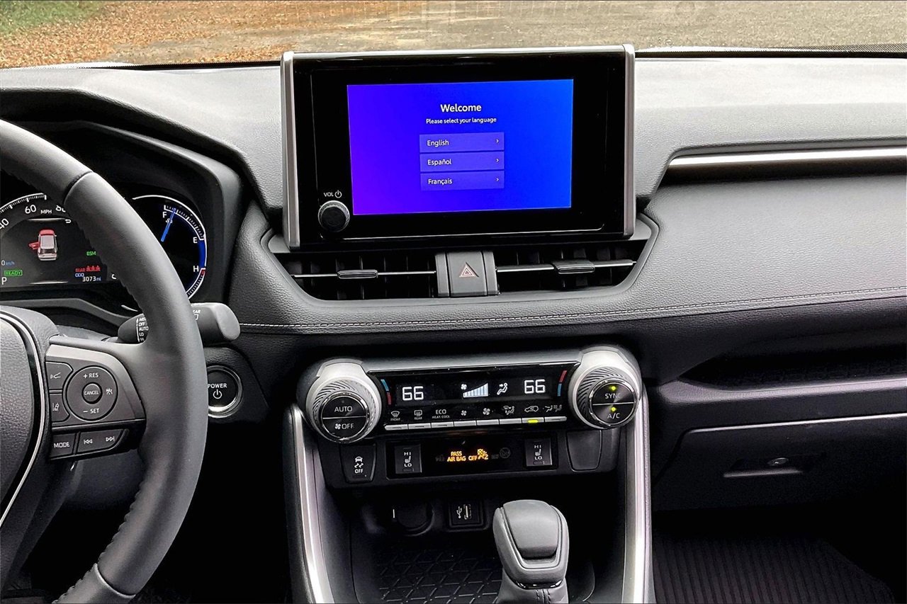 Used 2025 Toyota RAV4 XLE image 9