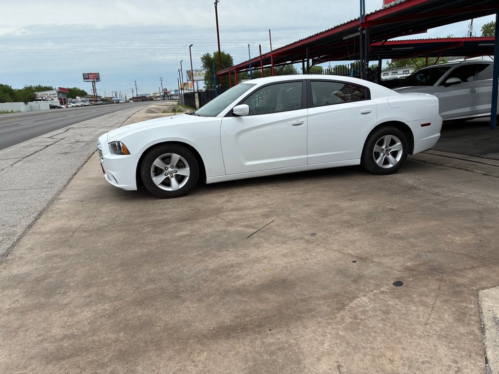 Used 2013 Dodge Charger SE RWD image 12