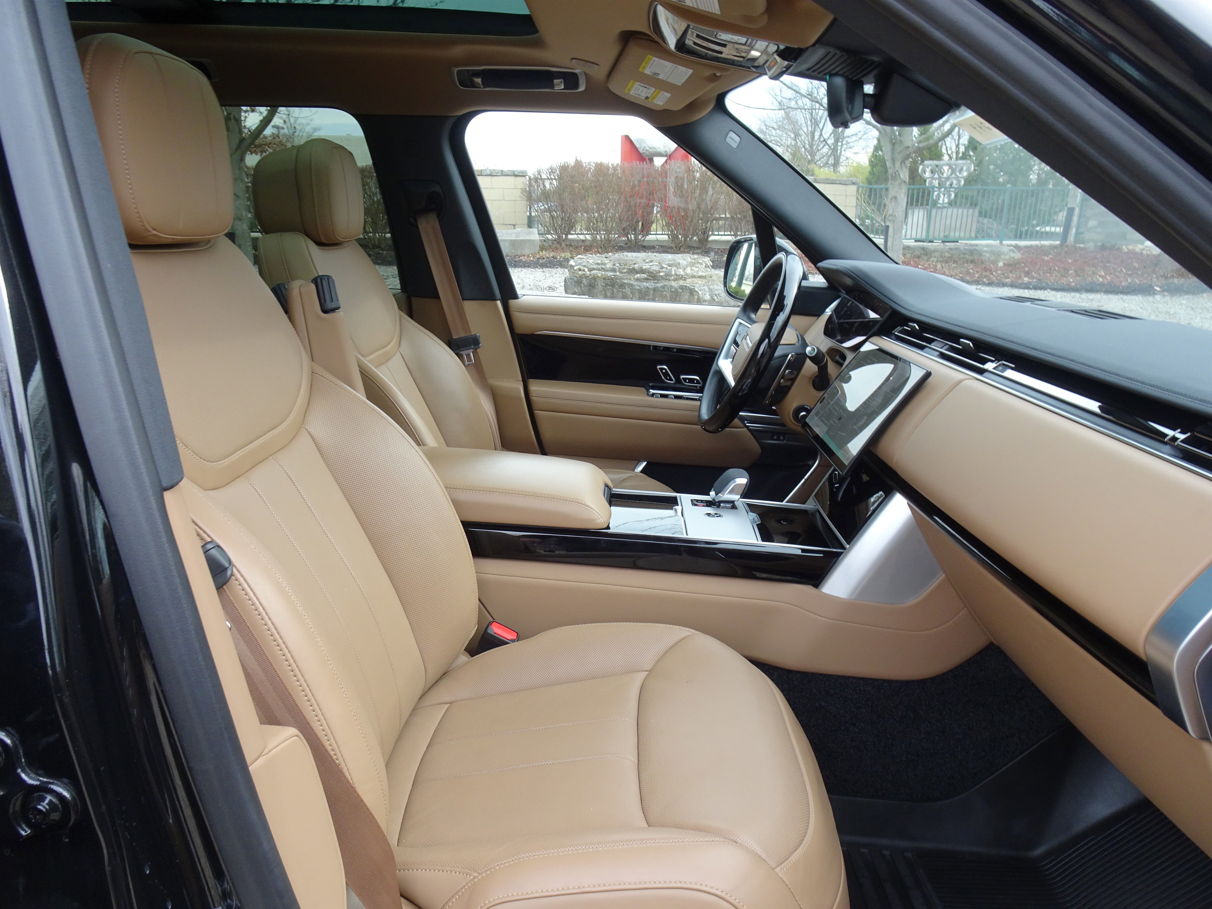 Certified 2024 Land Rover Range Rover SE image 28