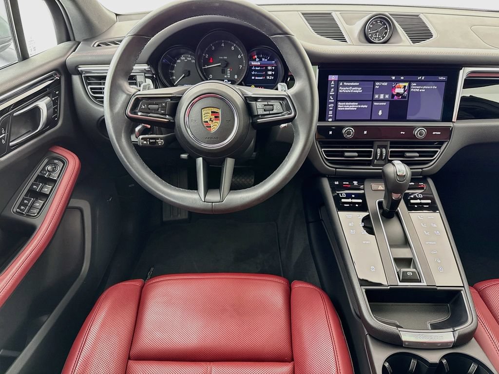 Certified 2025 Porsche Macan AWD/4WD image 25