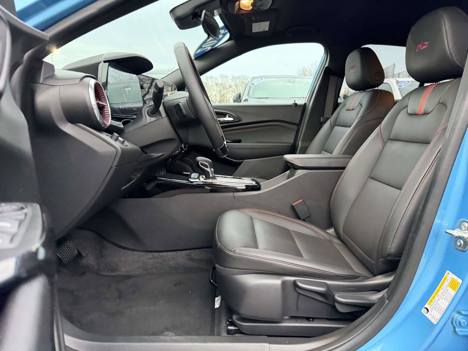 Certified 2025 Chevrolet Trax RS w/ Driver Confidence Package image 9