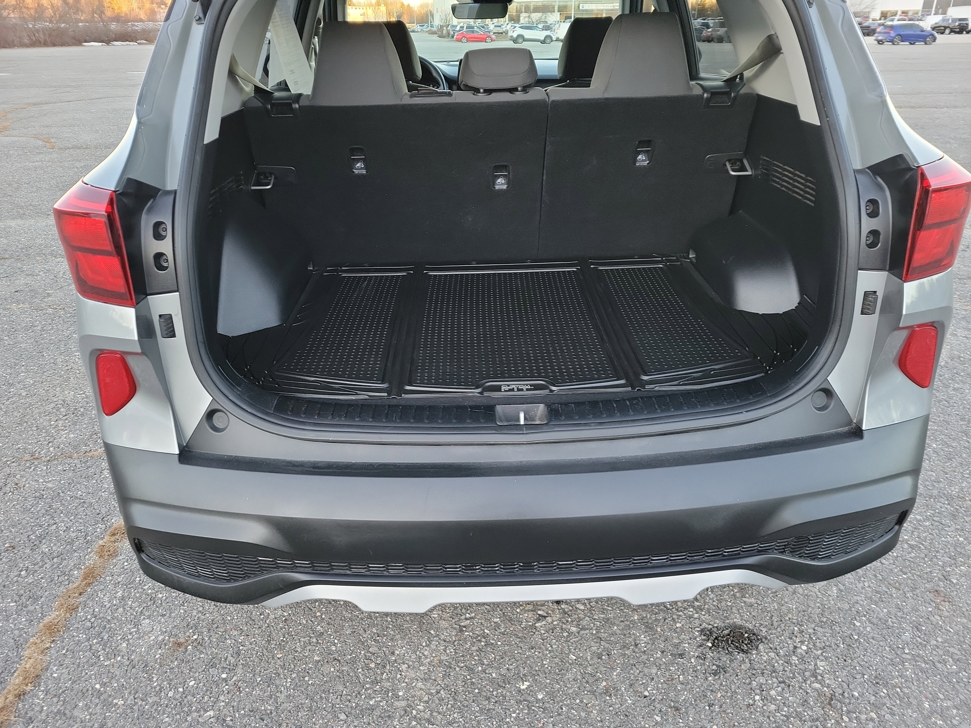 Used 2023 Kia Seltos LX image 17