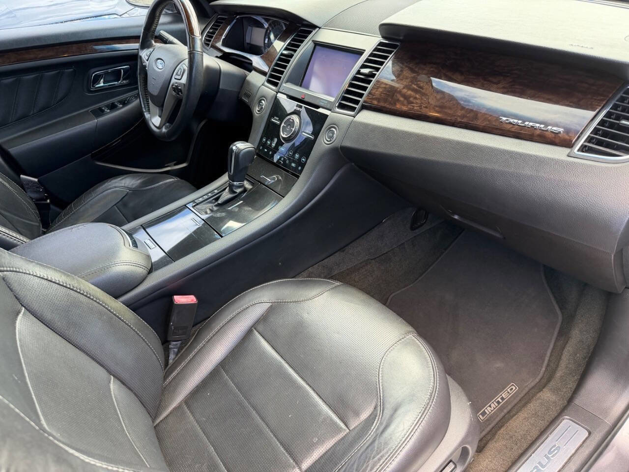 Used 2013 Ford Taurus Limited FWD image 12