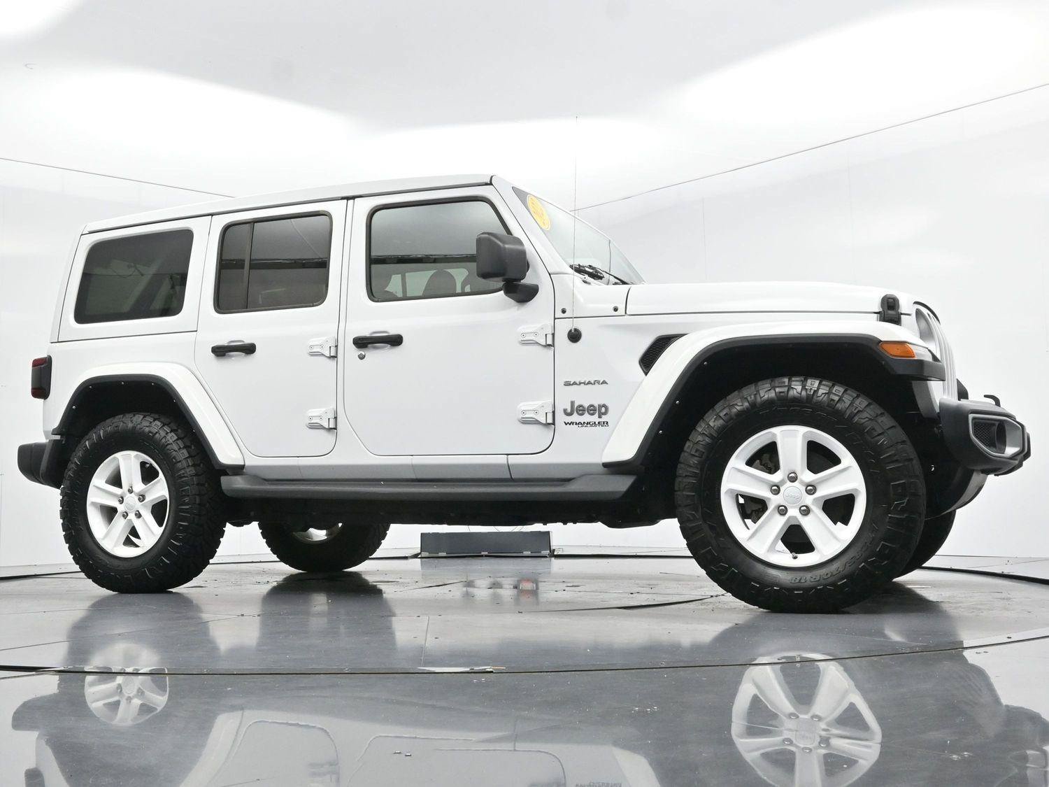 Used 2022 Jeep Wrangler Unlimited Sahara w/ LED Lighting Group AWD/4WD image 46