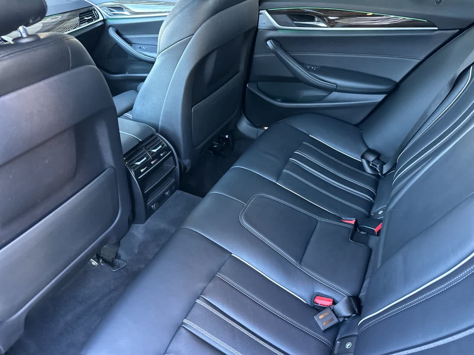 Used 2019 BMW 530e w/ Convenience Package RWD image 4