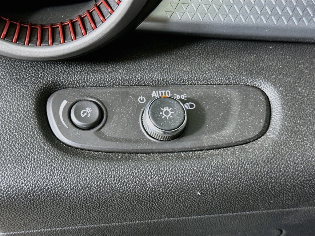 Used 2026 Chevrolet Trax RS w/ Sunroof Package FWD image 10