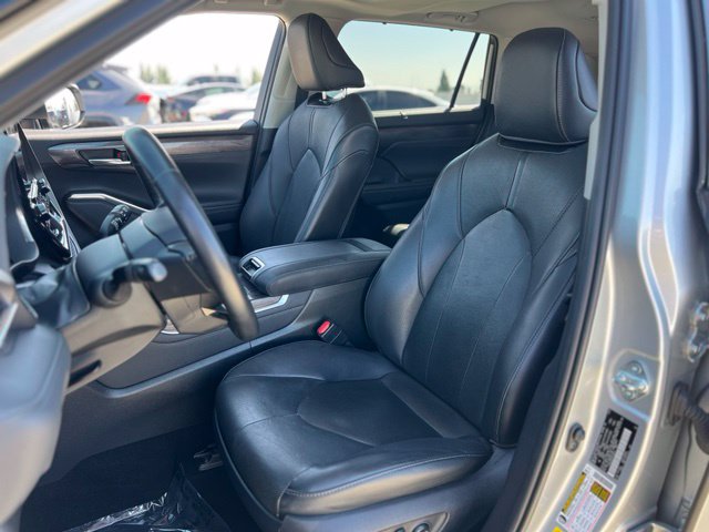 Certified 2021 Toyota Highlander Limited AWD/4WD image 16