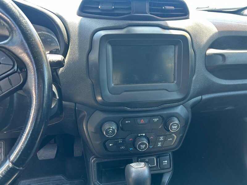 Used 2018 Jeep Renegade Altitude FWD image 16