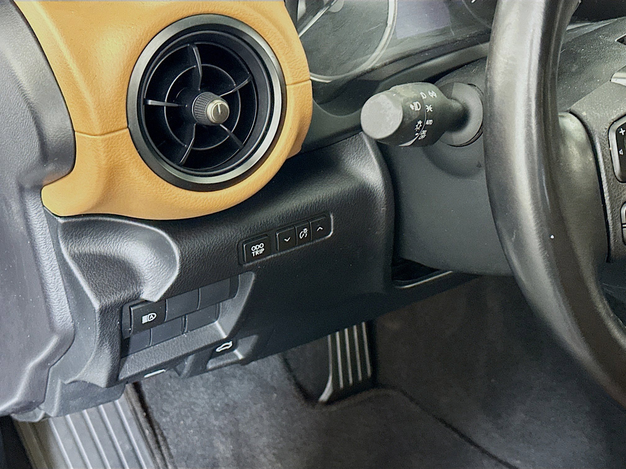 Used 2023 Lexus IS 300 w/ Comfort Package RWD image 17