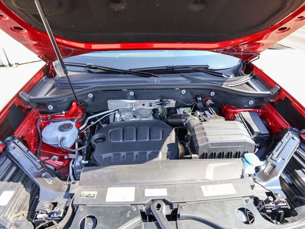 Certified 2025 Volkswagen Atlas Cross Sport SE w/ Panoramic Sunroof Package image 31