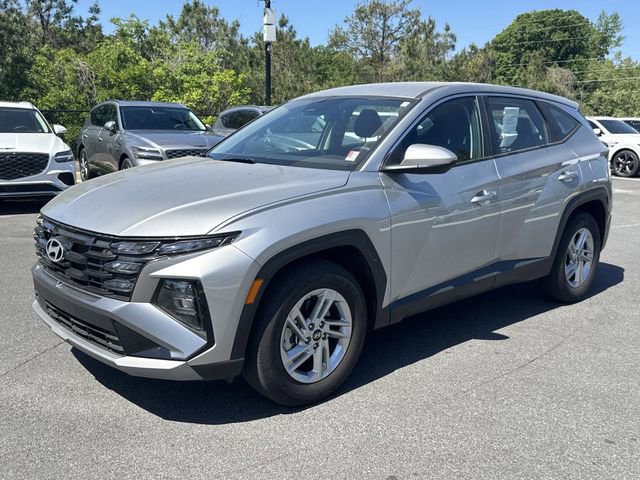 Certified 2025 Hyundai Tucson SE image 3