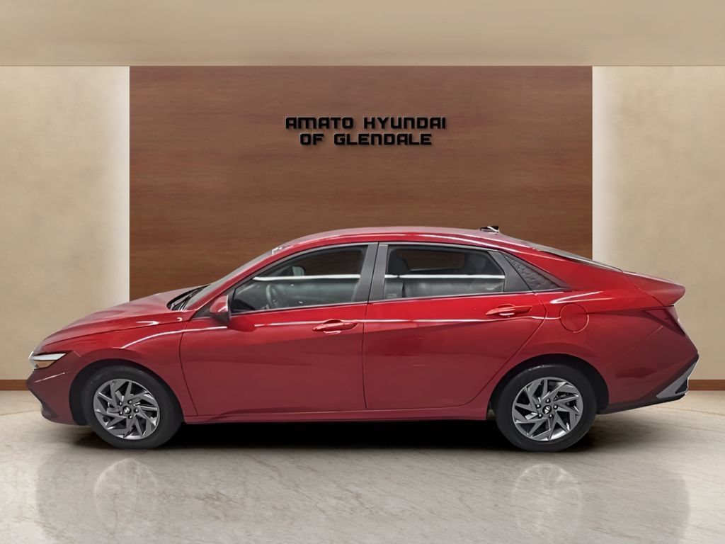 Used 2024 Hyundai Elantra SEL FWD image 3