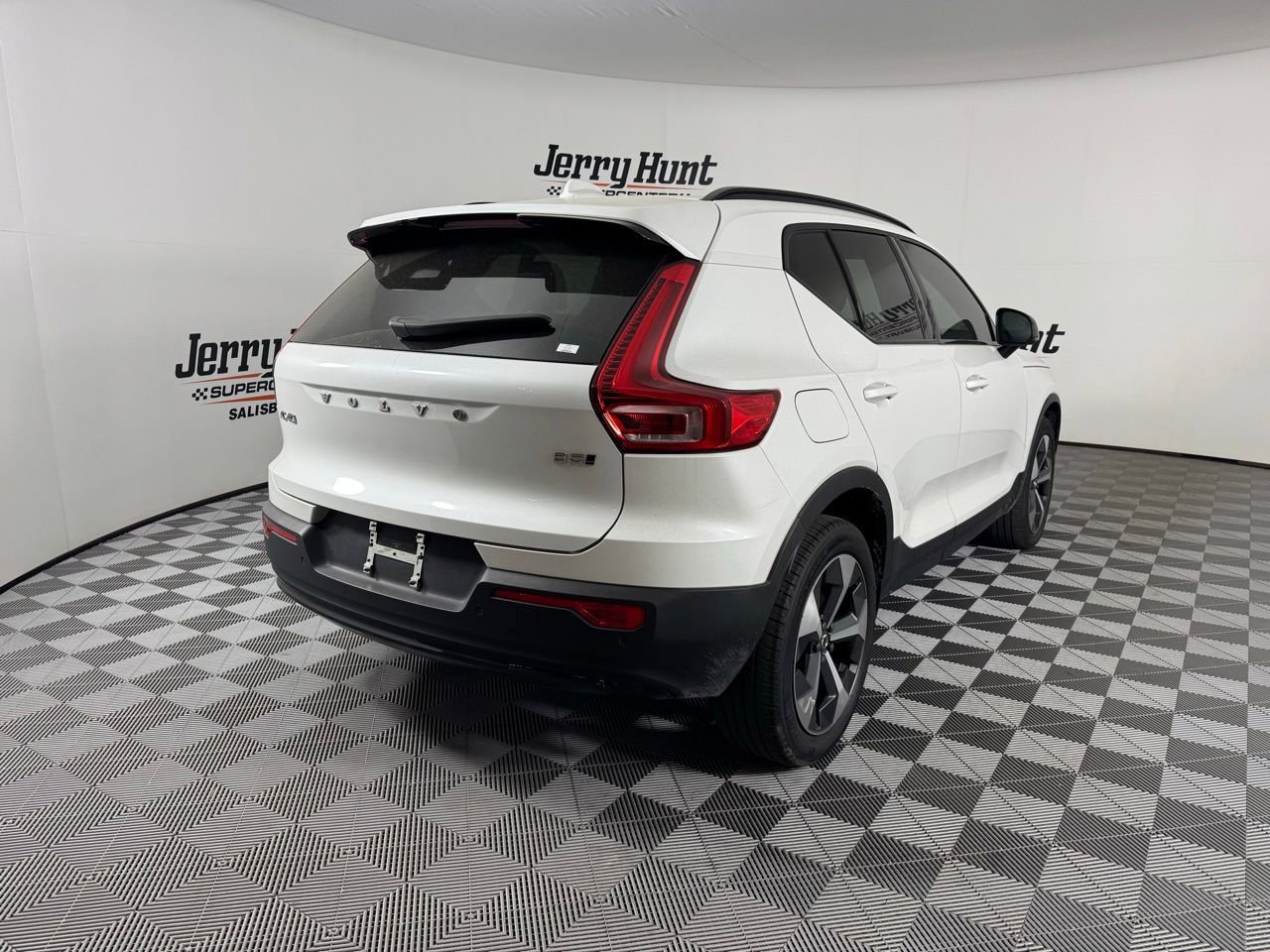 Used 2023 Volvo XC40 B5 Plus w/ Protection Package Premier image 11