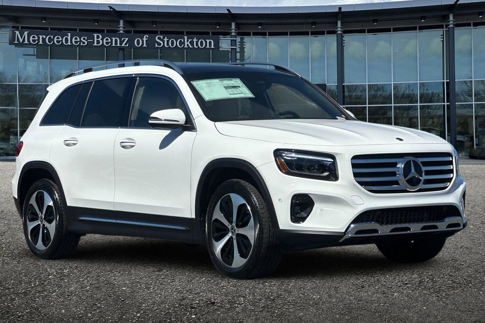 New 2025 Mercedes-Benz GLB 250 4MATIC image 1