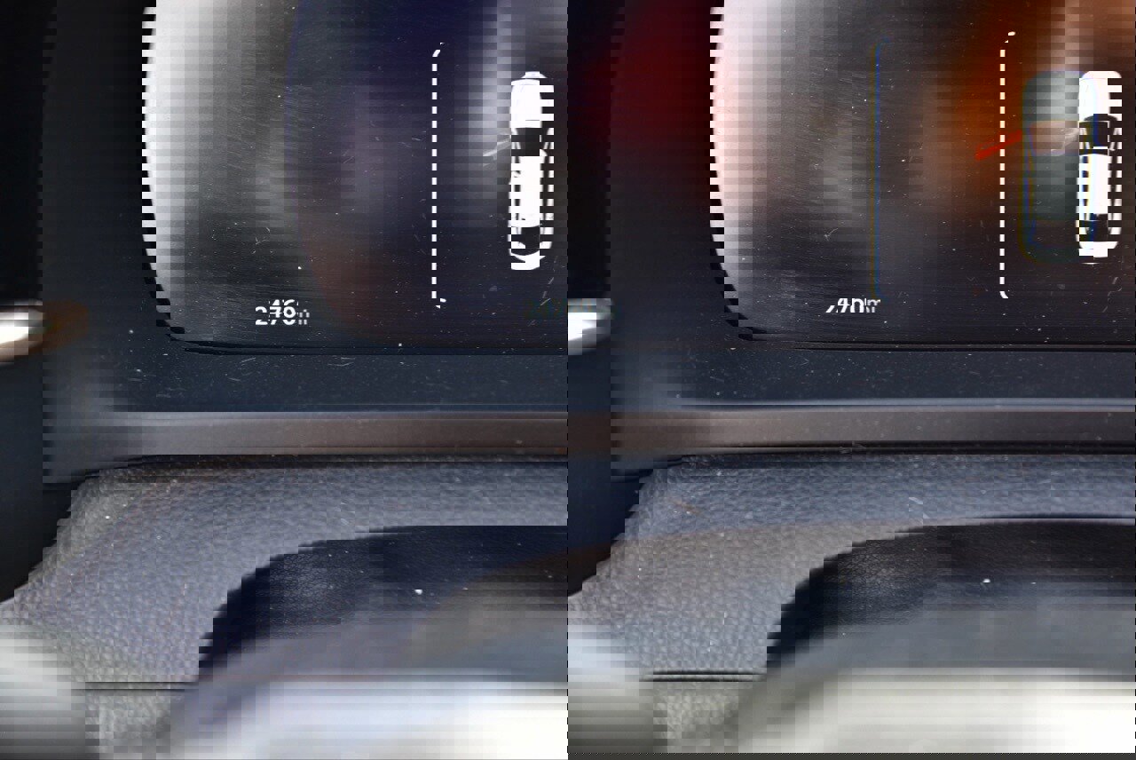 Used 2025 Toyota Crown Limited image 9