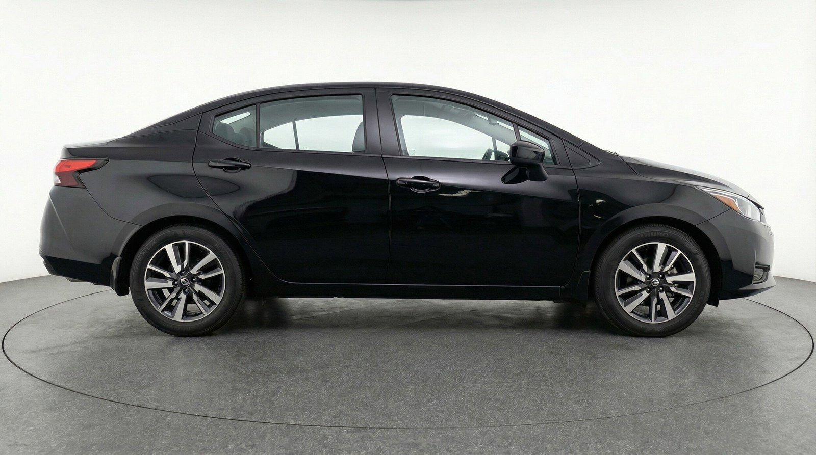 Used 2025 Nissan Versa SV image 8