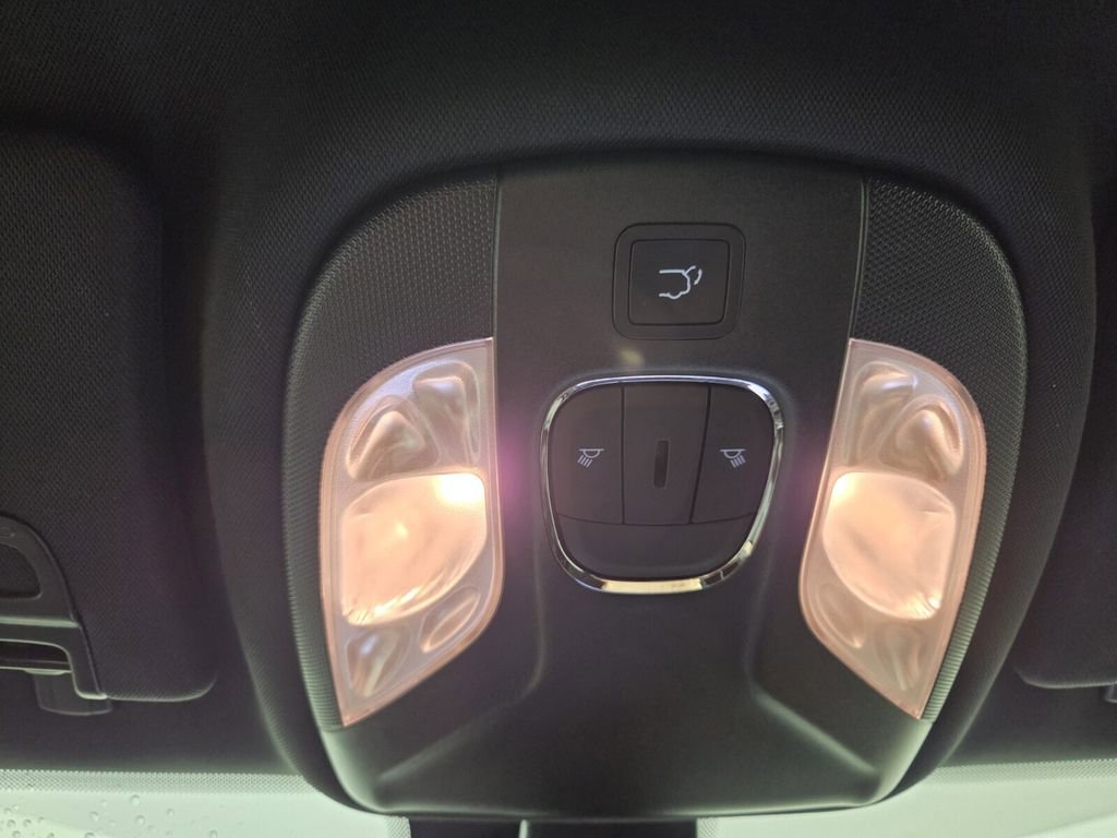 Certified 2025 Jeep Compass Limited w/ Elite Group AWD/4WD image 16
