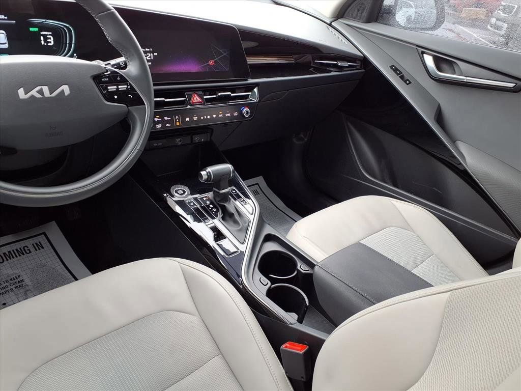 Used 2024 Kia Niro EX image 7