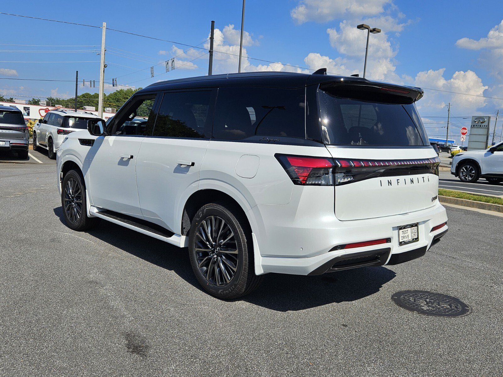 New 2027 INFINITI QX80 Autograph w/ Premium Cargo Package AWD/4WD image 8
