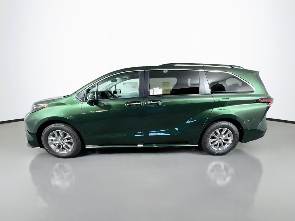 New 2026 Toyota Sienna XLE AWD/4WD image 5