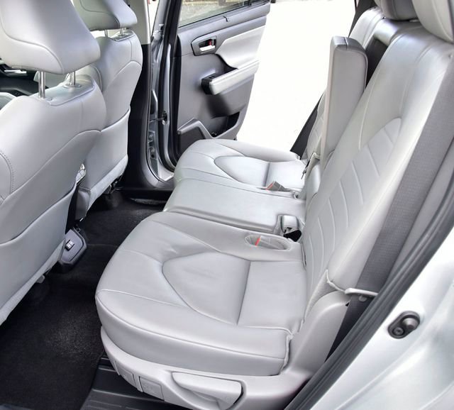 Certified 2024 Toyota Highlander XLE image 16