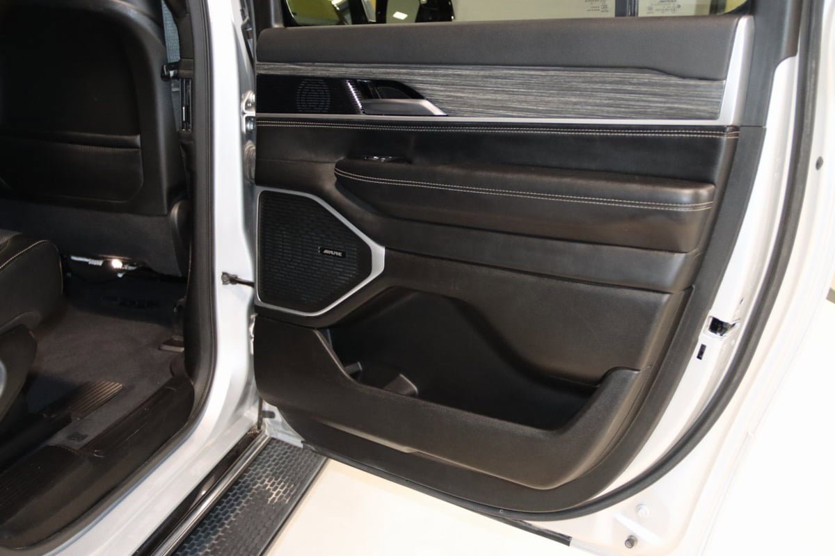 Used 2024 Jeep Wagoneer L Series II w/ Flexible Seating Group AWD/4WD image 63