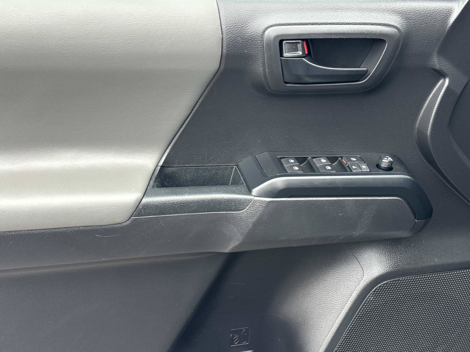 Used 2022 Toyota Tacoma SR AWD/4WD image 19