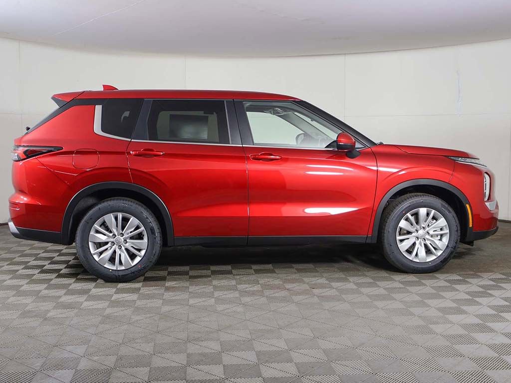 New 2026 Mitsubishi Outlander ES FWD image 17