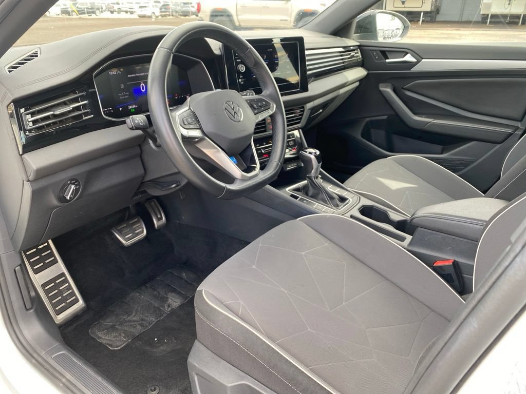 Used 2025 Volkswagen Jetta Sport FWD image 18