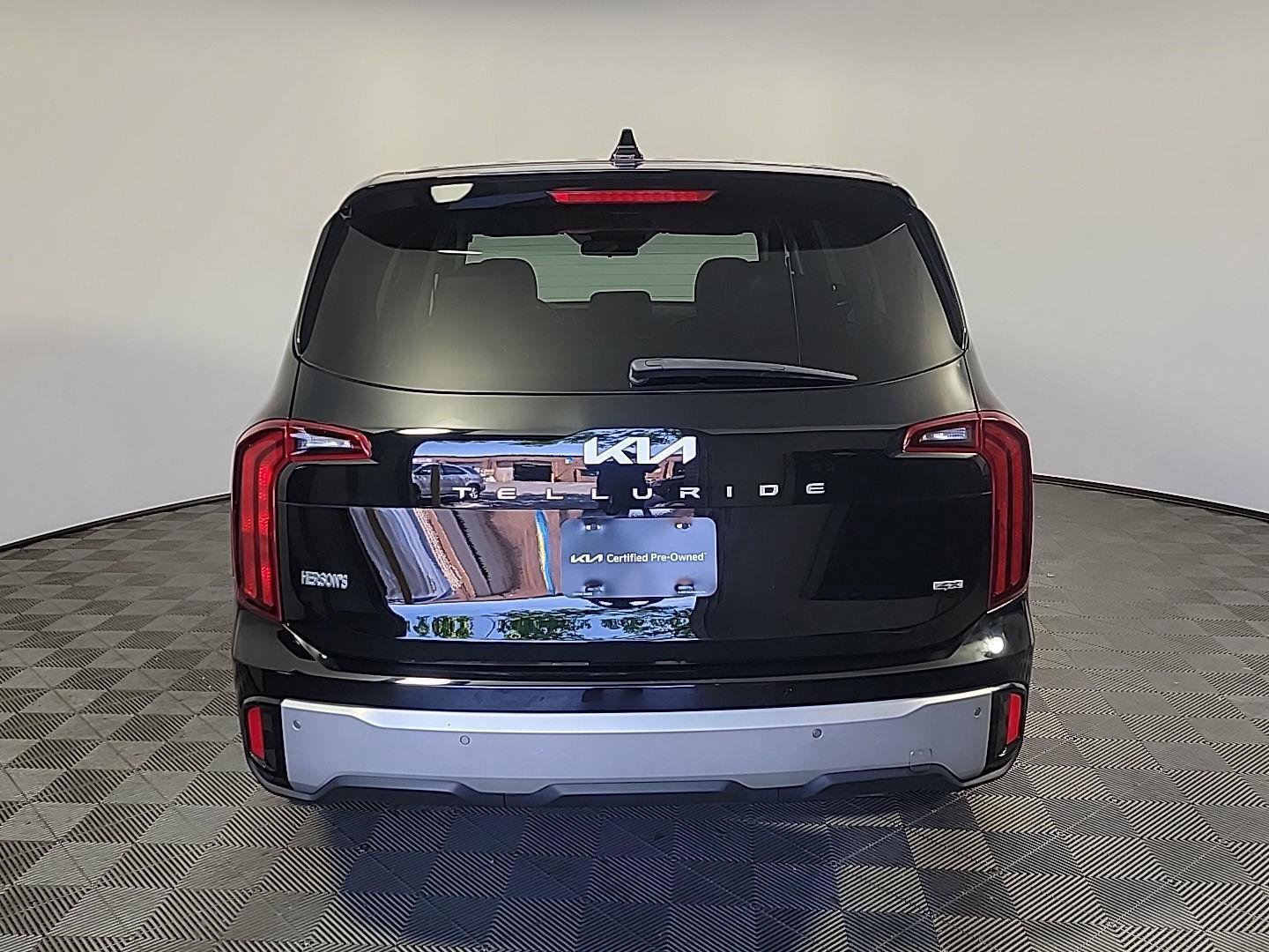 Used 2023 Kia Telluride LX AWD/4WD image 5