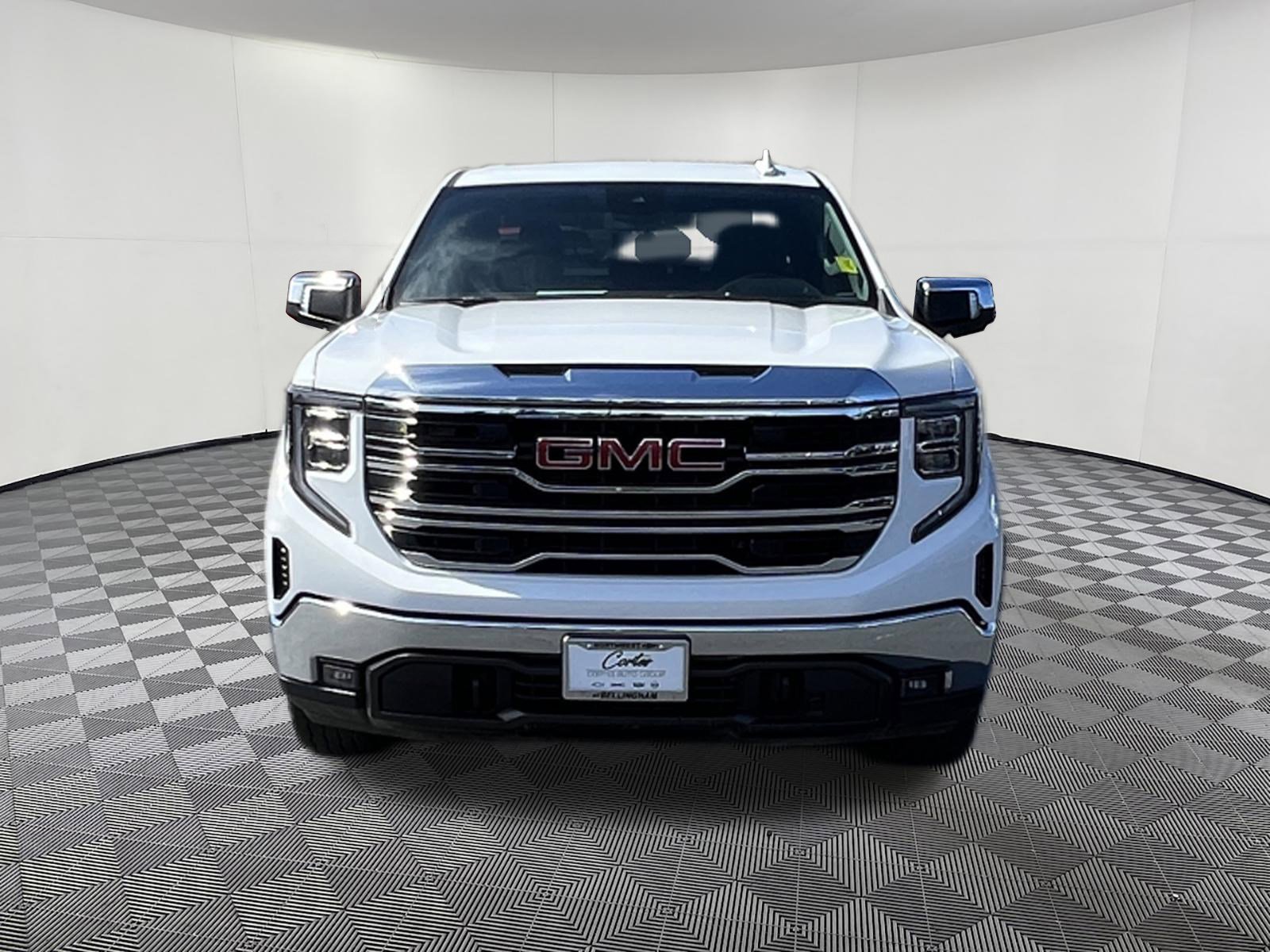 Used 2022 GMC Sierra 1500 SLT w/ X31 Off-Road Package AWD/4WD image 2