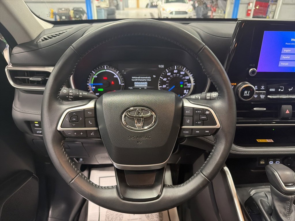 Used 2024 Toyota Highlander XLE image 23
