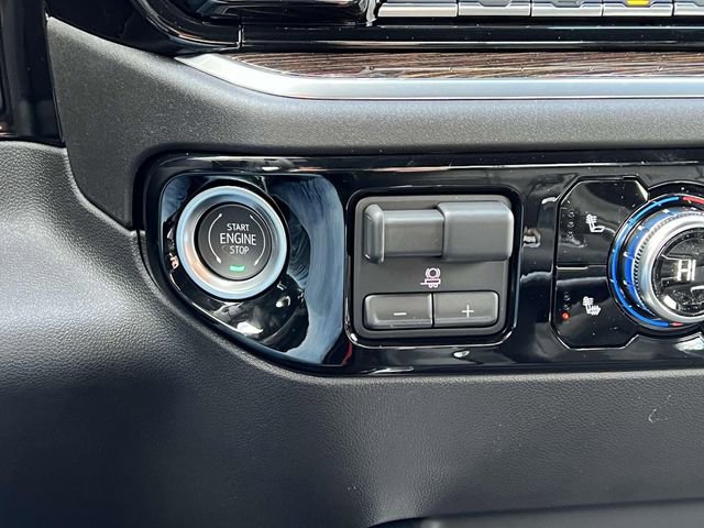 Used 2025 GMC Sierra 1500 Elevation image 24