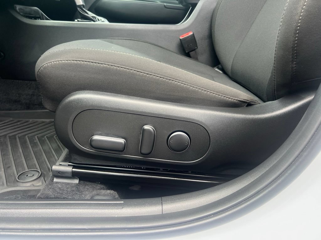 Used 2025 Hyundai Kona SEL AWD/4WD image 25