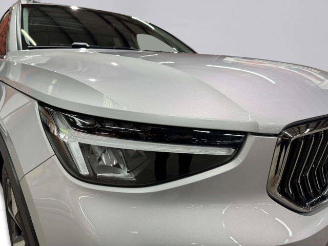 Used 2023 Volvo XC40 B5 Plus w/ Driver Assist Package AWD/4WD image 11