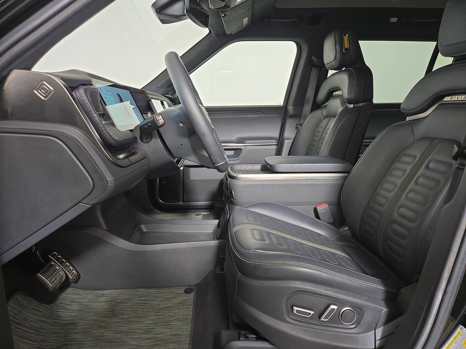 Used 2024 Rivian R1S Adventure AWD/4WD image 20