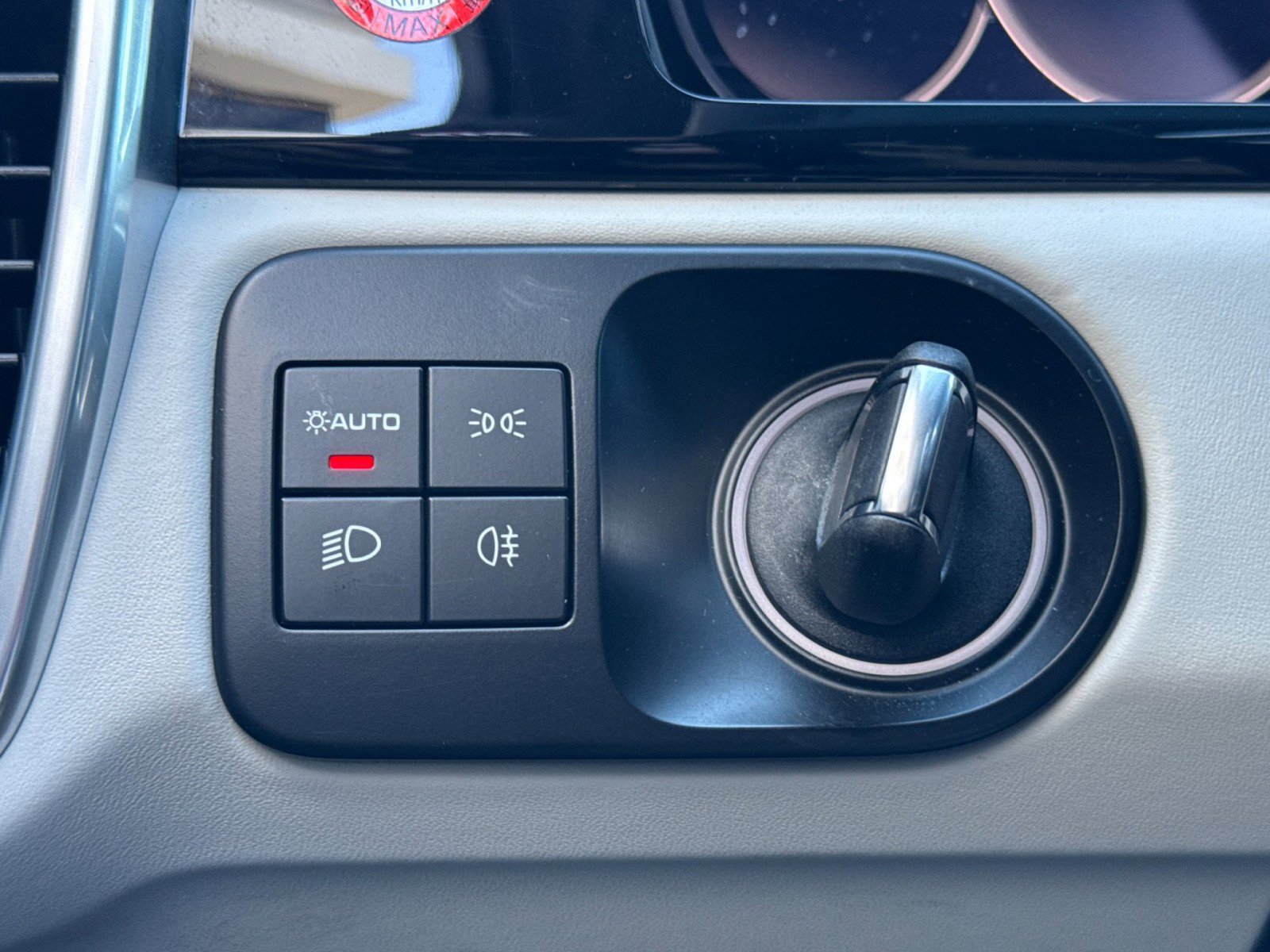 Certified 2023 Porsche Cayenne Platinum Edition image 23