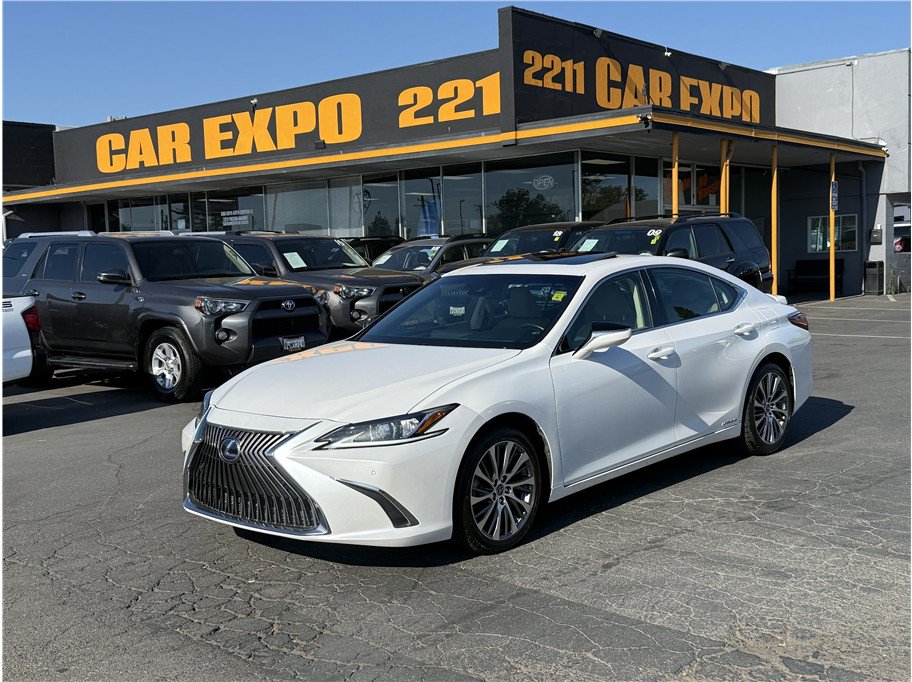 Used 2019 Lexus ES 300h w/ Premium Package