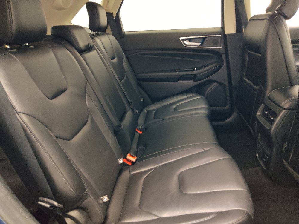 Used 2019 Ford Edge Titanium FWD image 19