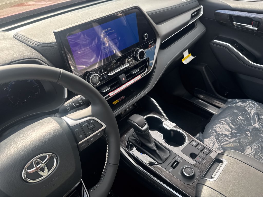 New 2026 Toyota Highlander Limited AWD/4WD image 20
