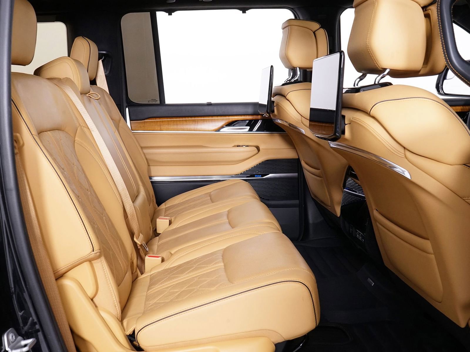 Used 2022 Jeep Grand Wagoneer Series III w/ Rear Seat Video Group 1 image 31