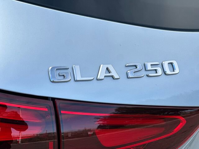 Used 2025 Mercedes-Benz GLA 250 4MATIC image 36