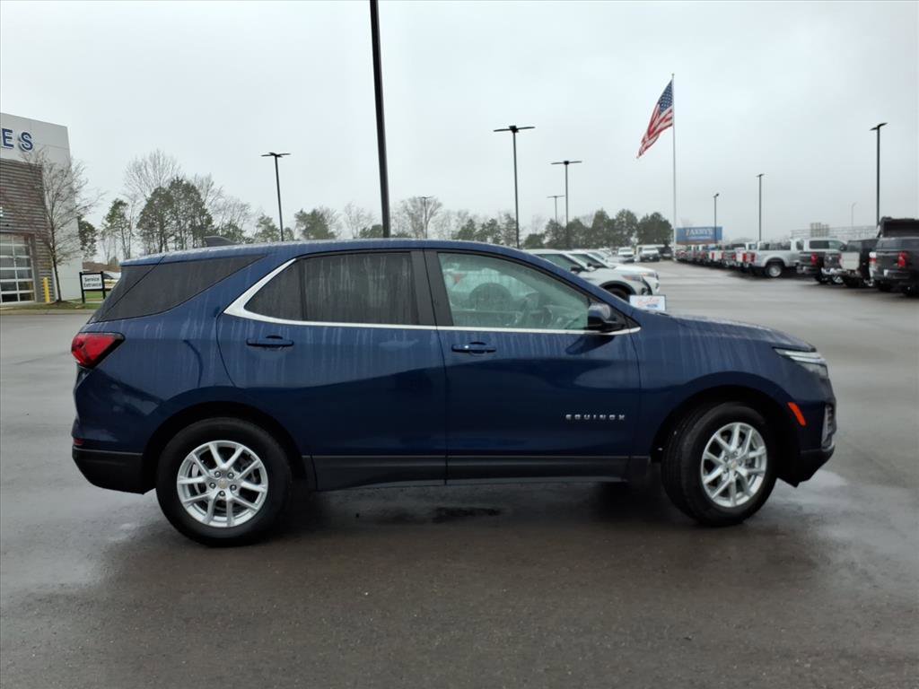Used 2022 Chevrolet Equinox LT image 2