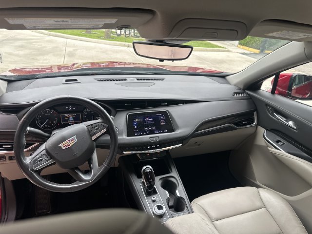 Used 2022 Cadillac XT4 Premium Luxury w/ Enhanced Visibility Package FWD image 12